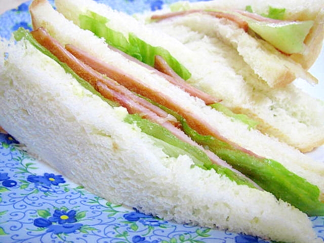 ハム唐揚げのサンドイッチ