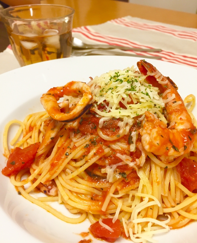 簡単!エビとイカのトマトソースパスタ☆