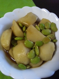 残りの青豆も入れてみました。冬が旬の里芋煮、甘辛くて美味しかったです！ご馳走様でした！