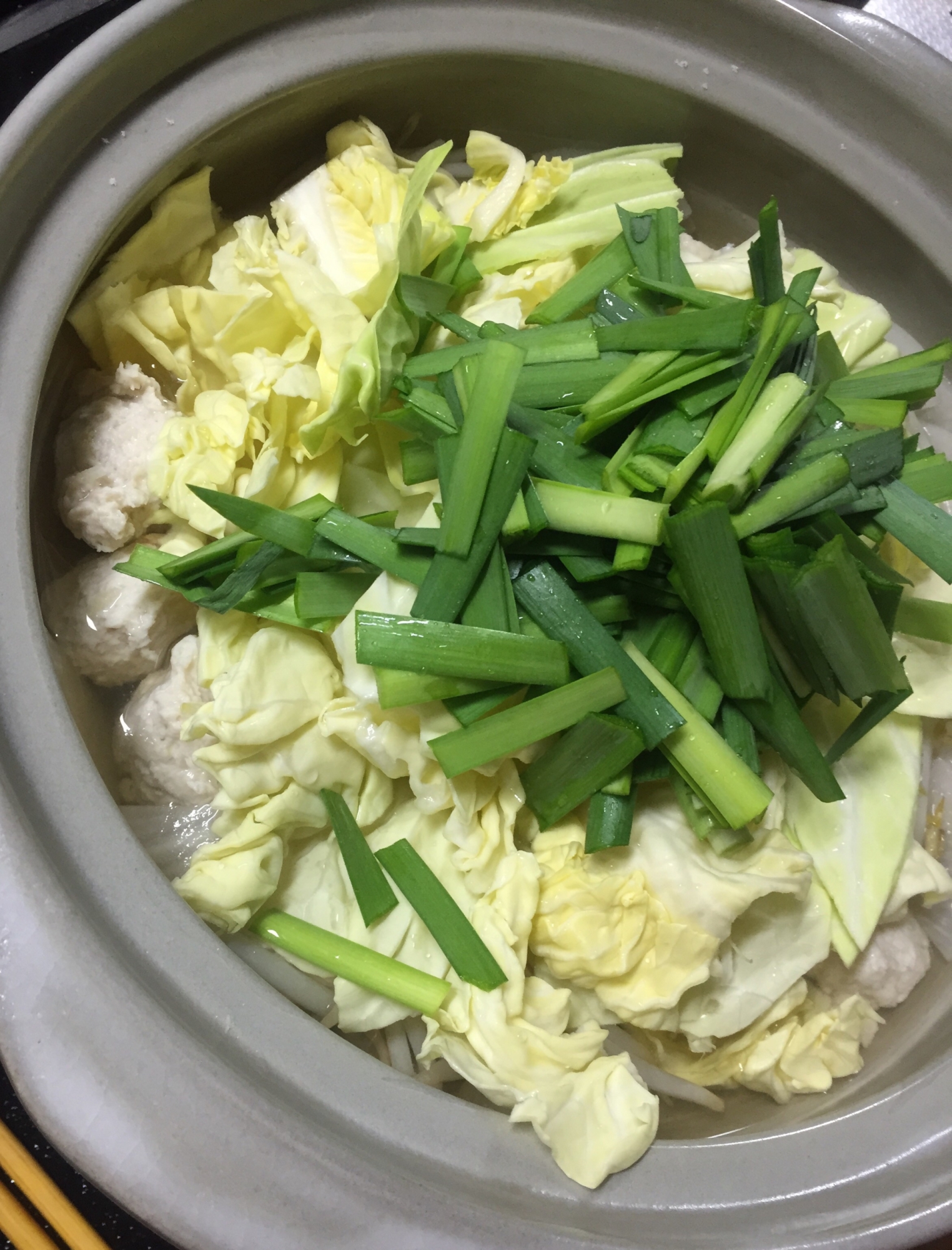 鍋の素要らず！鶏胸肉で鶏団子鍋