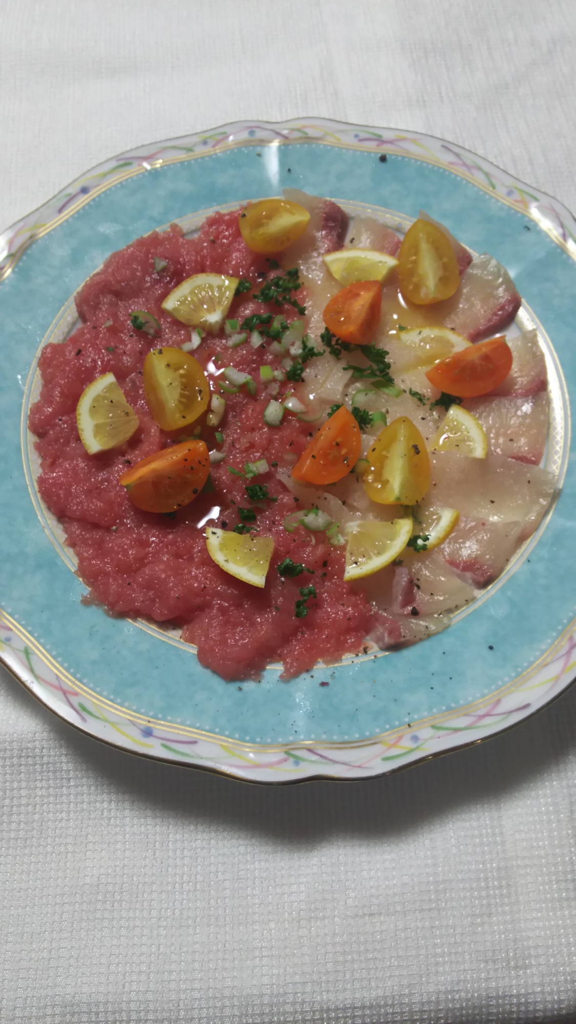 赤と白、緑と黄色とオレンジ。カラフルカルパッチョ。