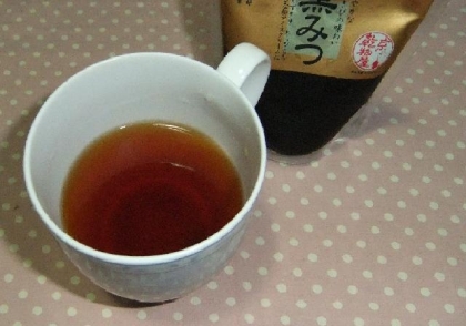 今朝は、一番目のお紅茶にくろみっちゃん、2杯目がミルクティに。
欲張りやわ～、、、美味し！！
ごちそうさんです。