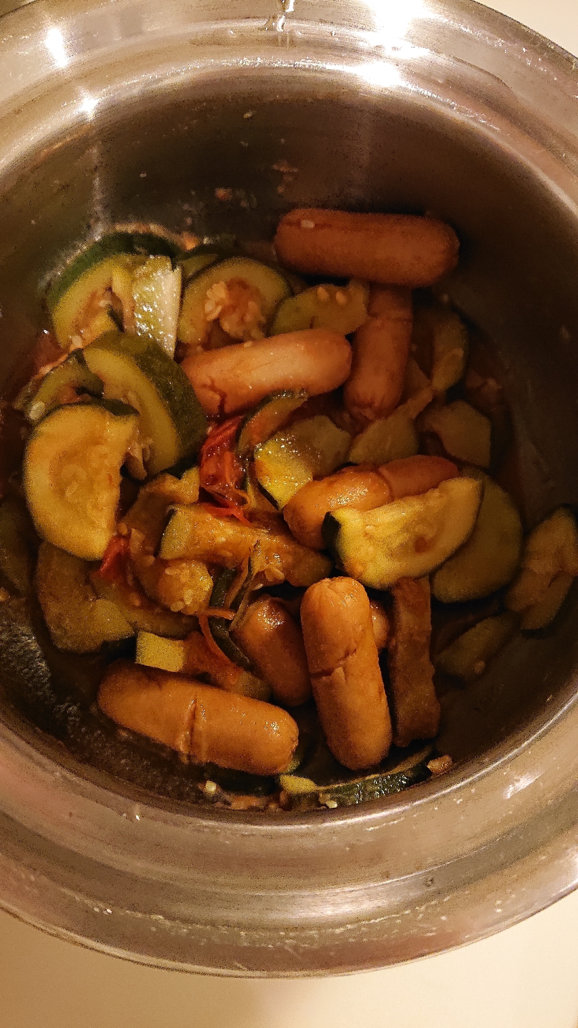 《旬》《夏野菜》ズッキーニとソーセージのトマト煮