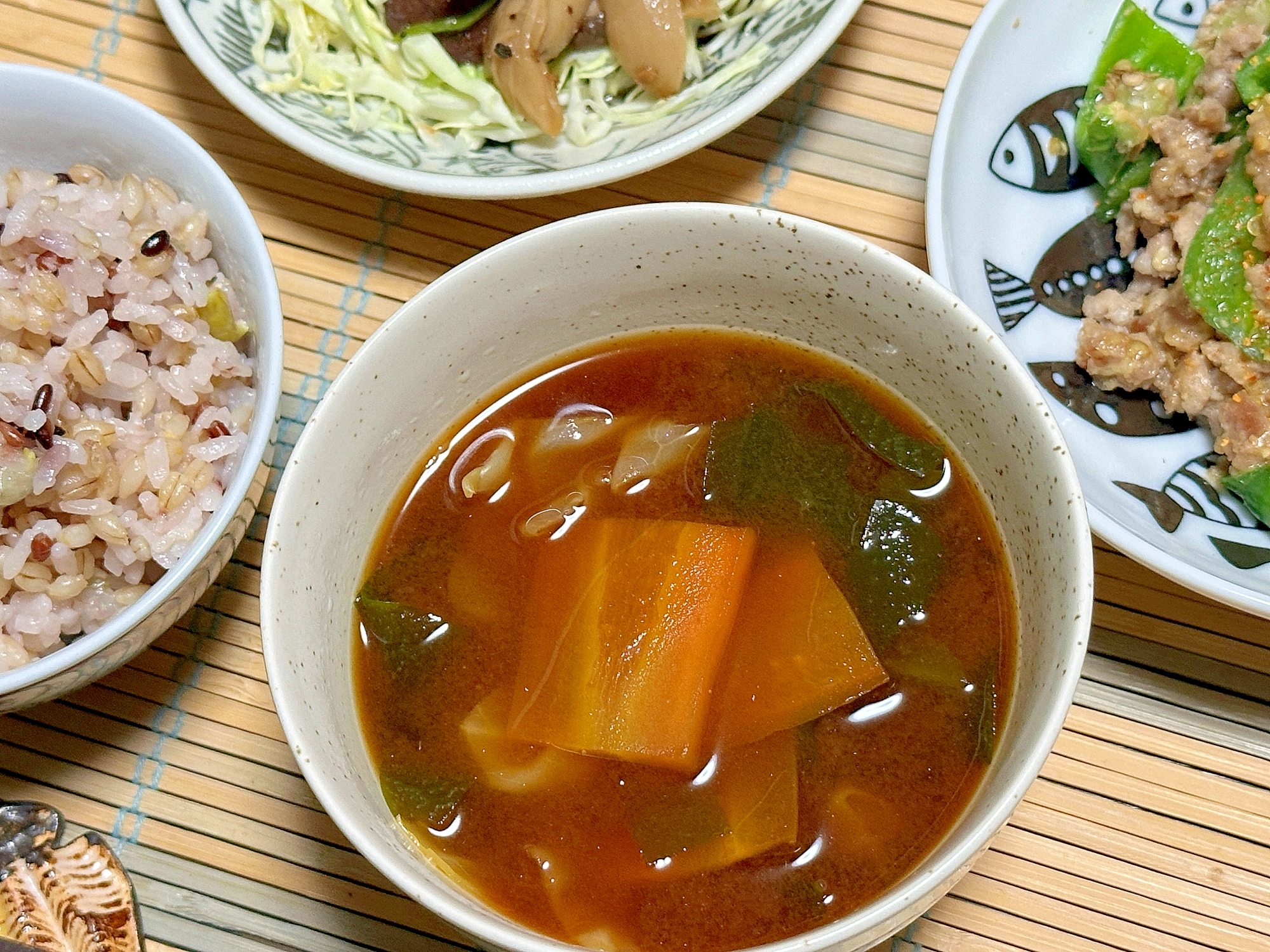 言った順に入れてねにんじんキャベツ、わかめの赤だし