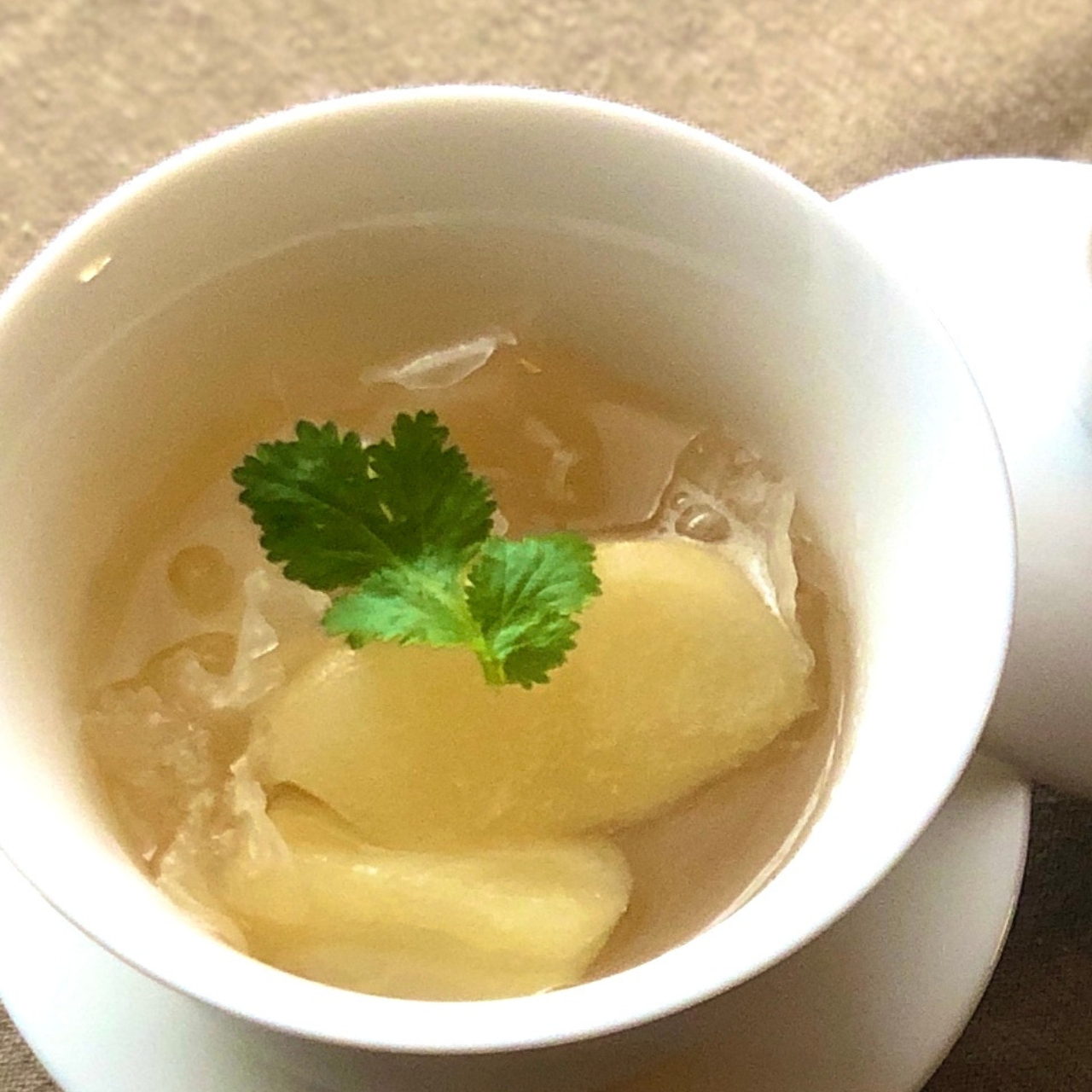 【銀耳雪梨甜羹】白きくらげと洋梨のコンポート