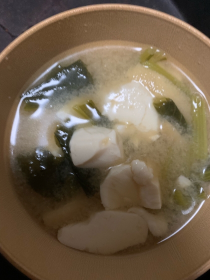 豆腐、ほうれん草、油揚げの味噌汁