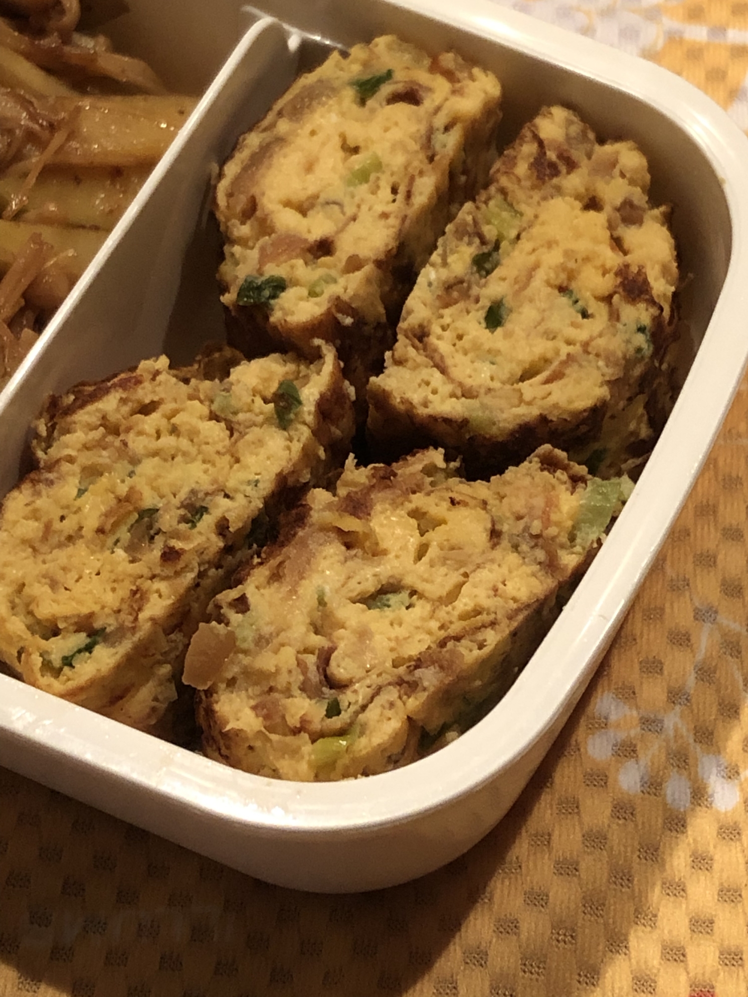 お弁当に＊梅干しとねぎ入り卵焼き