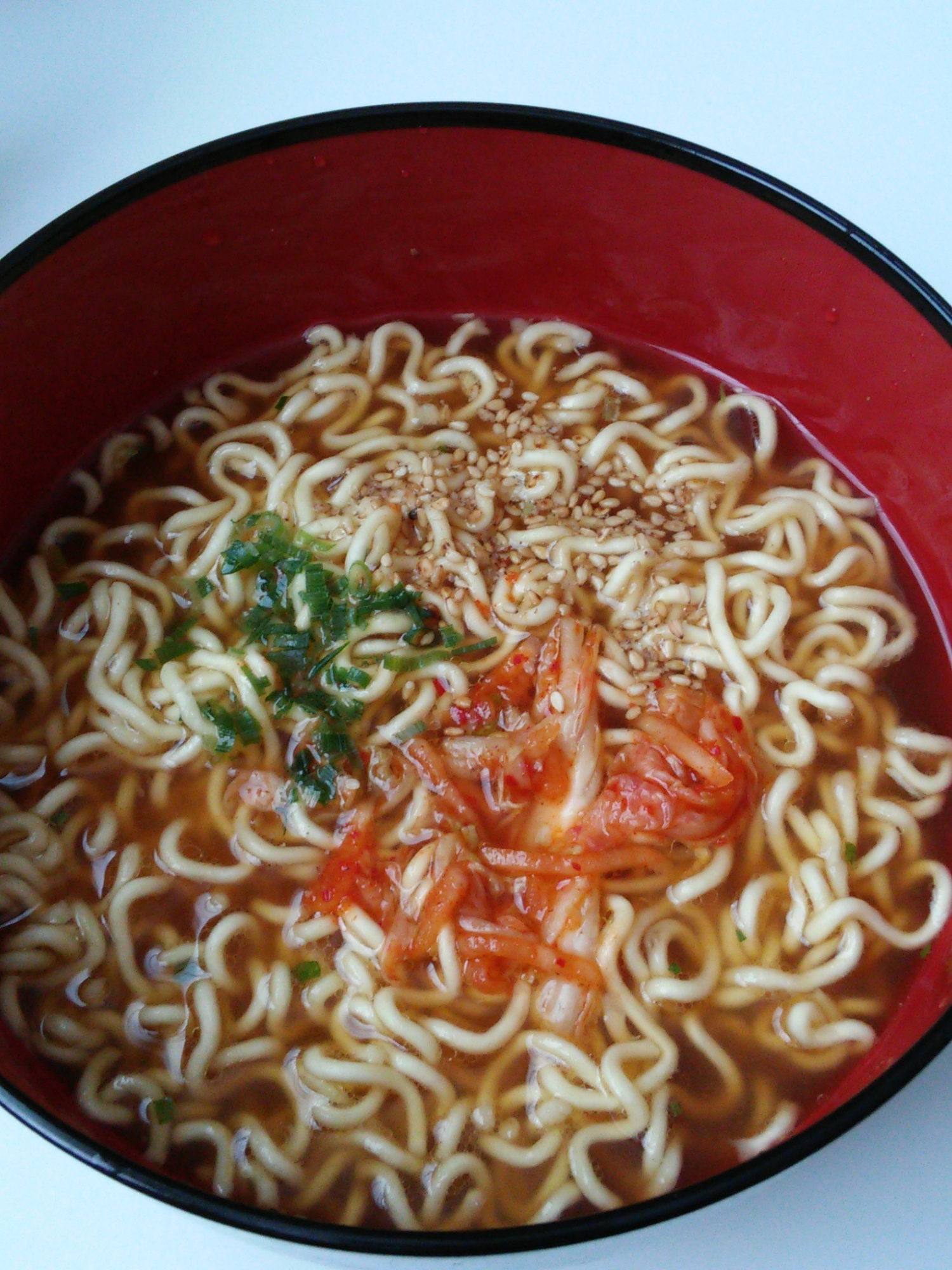 アレンジ★白ごまとキムチのインスタント醤油ラーメン