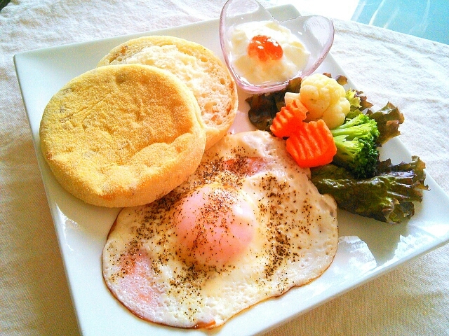 イングリッシュマフィンのワンプレ朝ごはん♡