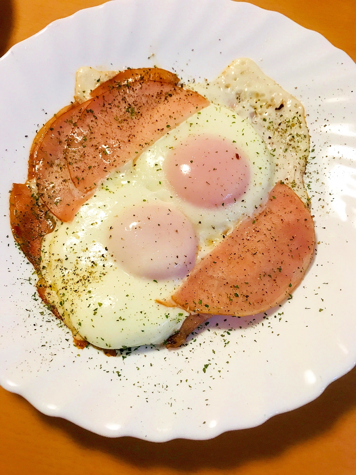 ハムたくさんののハムエッグ 目玉焼き レシピ 作り方 By Bistromiti R 楽天レシピ