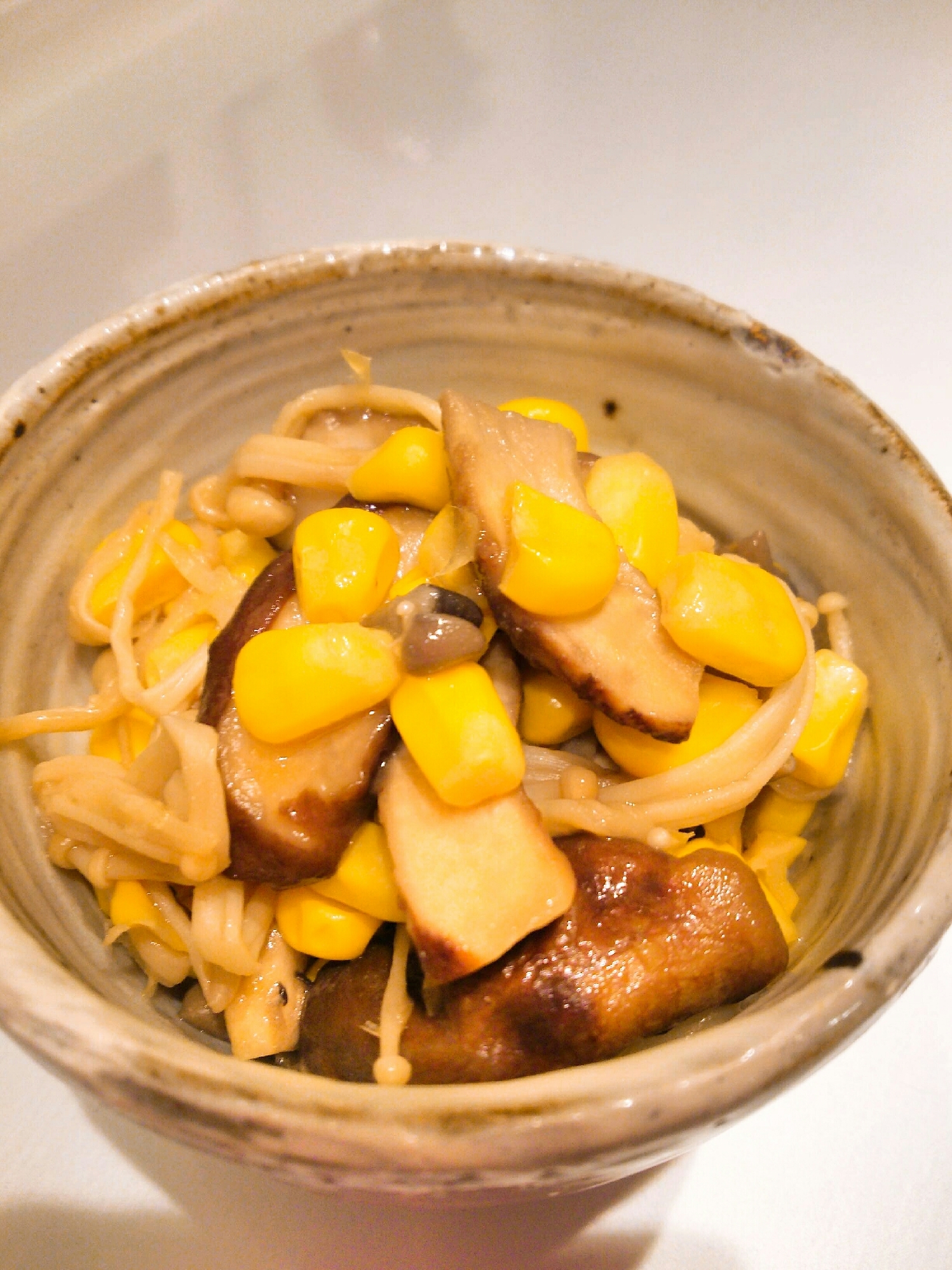 香ばしい お弁当にも きのことコーンのバター炒め レシピ 作り方 By erika1987 楽天レシピ