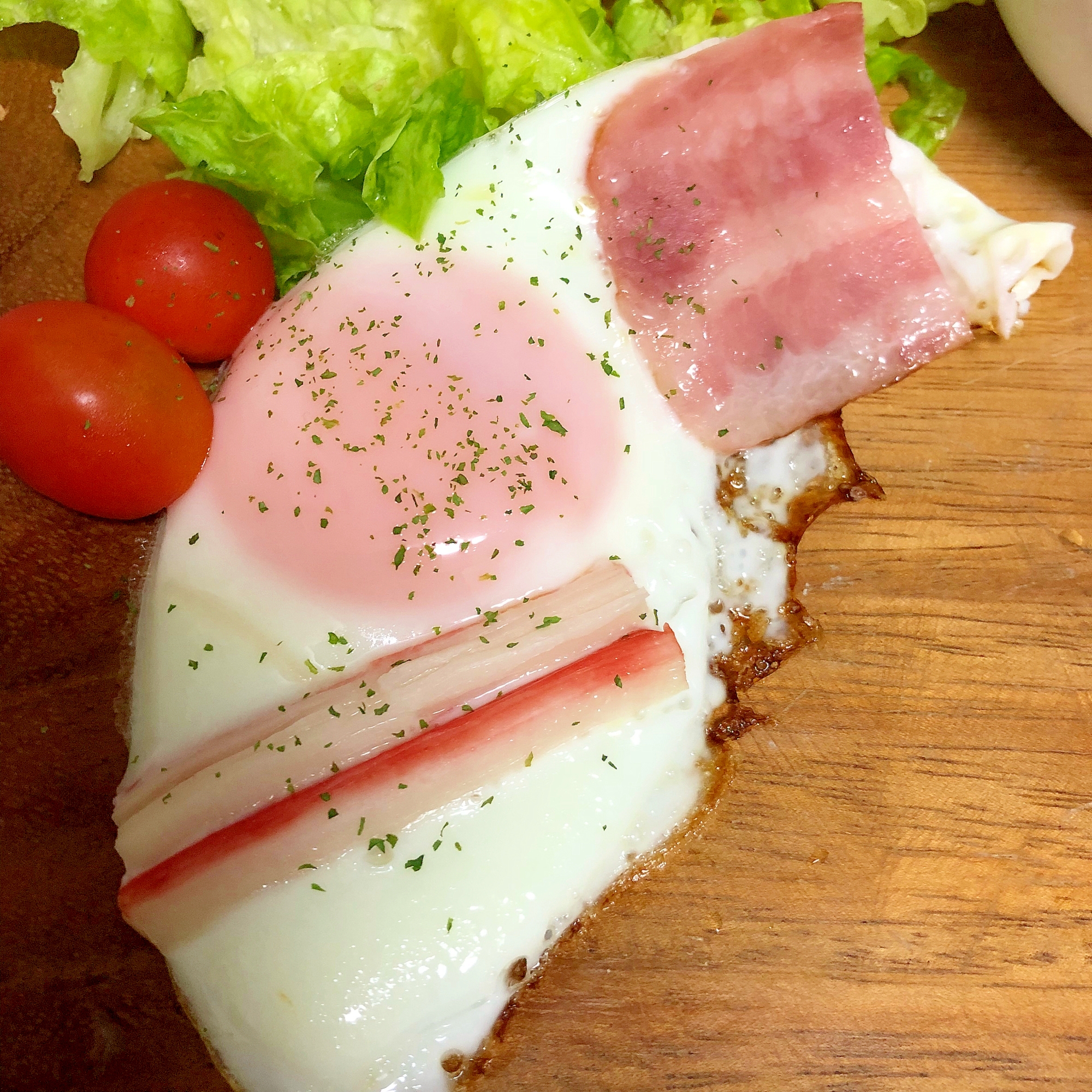 カニカマとベーコンの目玉焼き☆