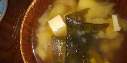 豆腐とわかめのお味噌汁