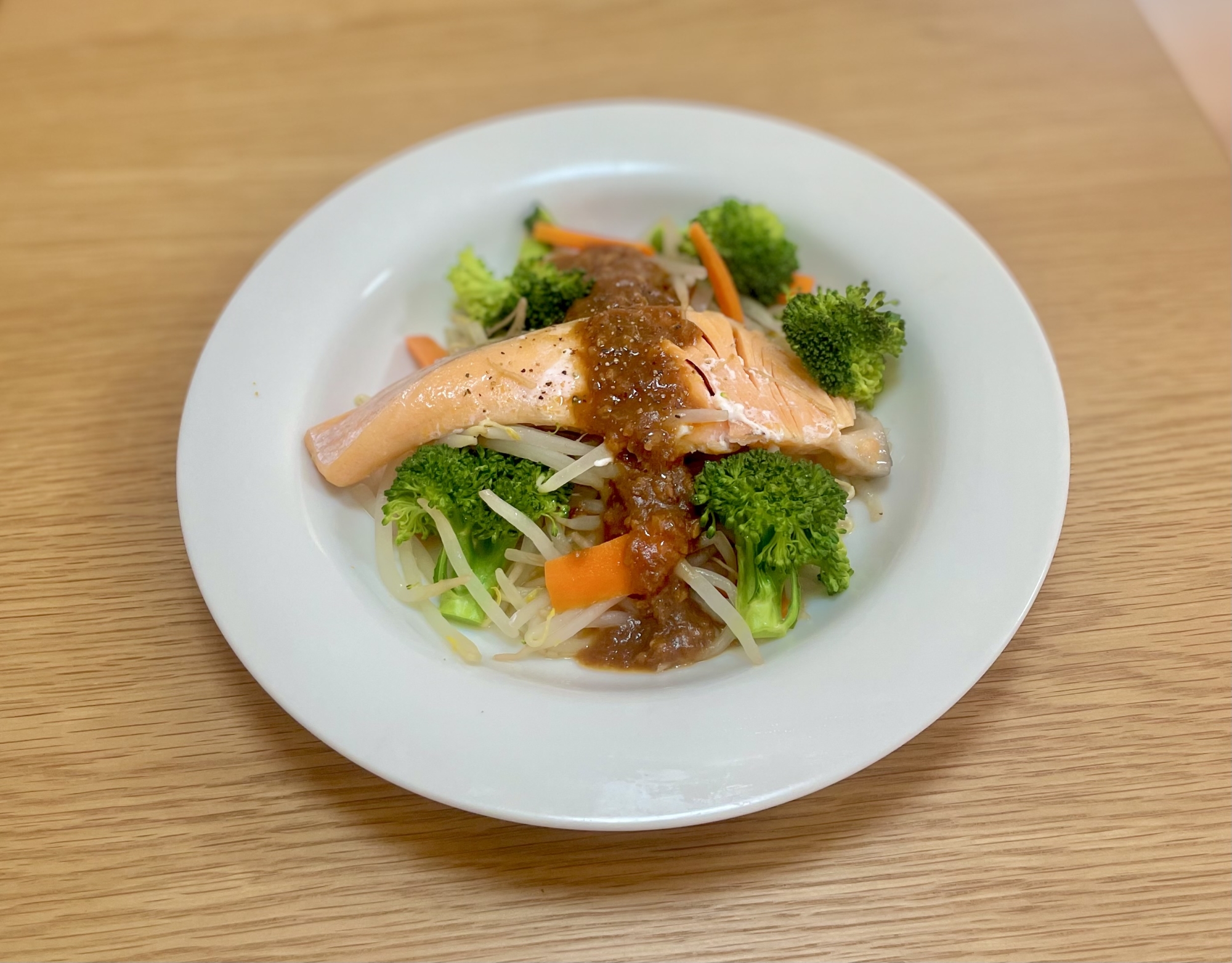 野菜たっぷり、鮭の味噌だれ蒸し