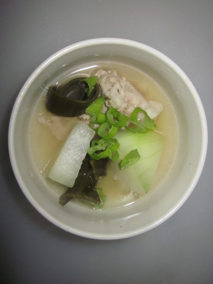 沖縄料理・豚肉と冬瓜と昆布のソーキ汁