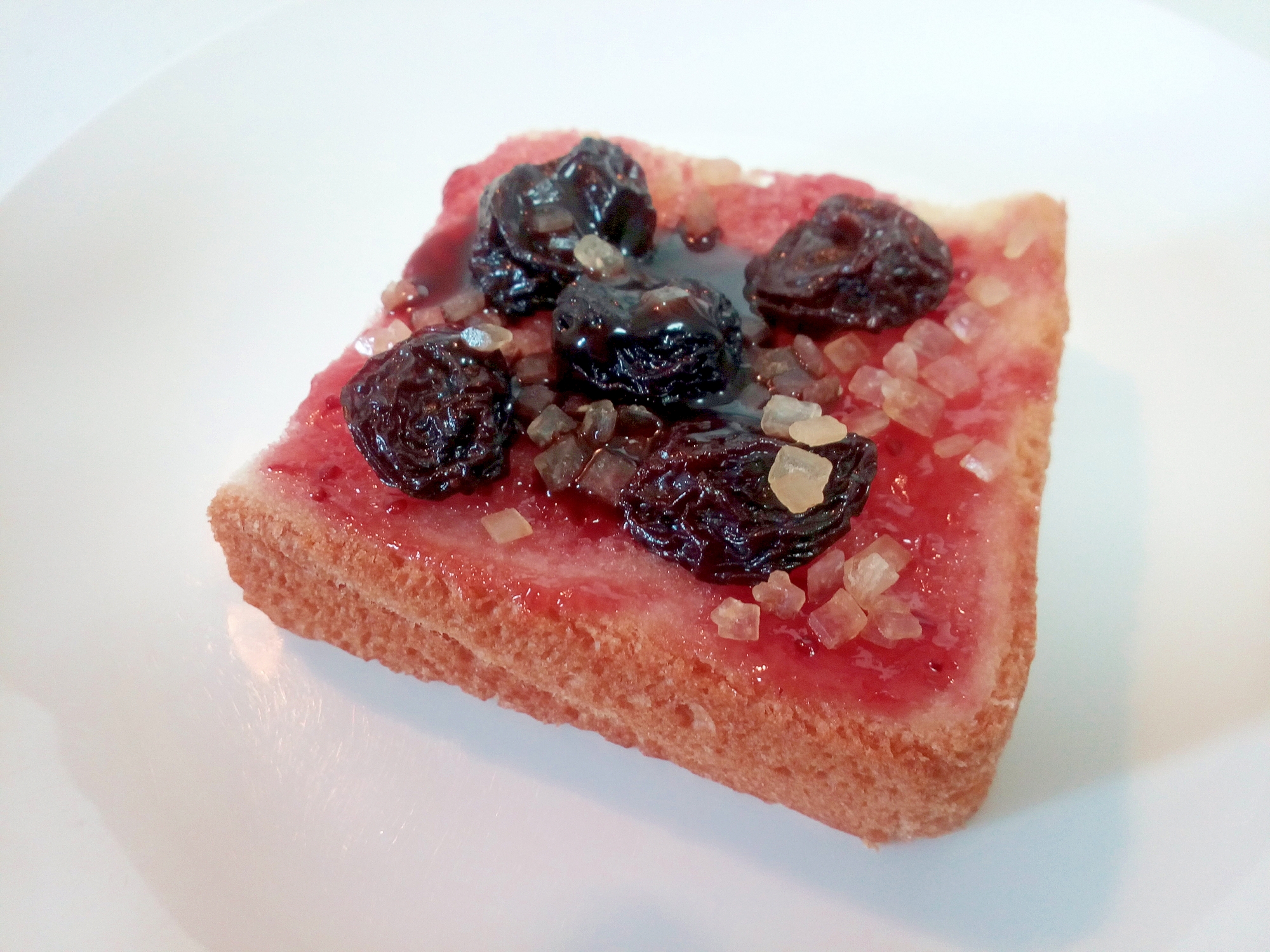 イチゴジャムとレーズンとチョコのおやつ食パン