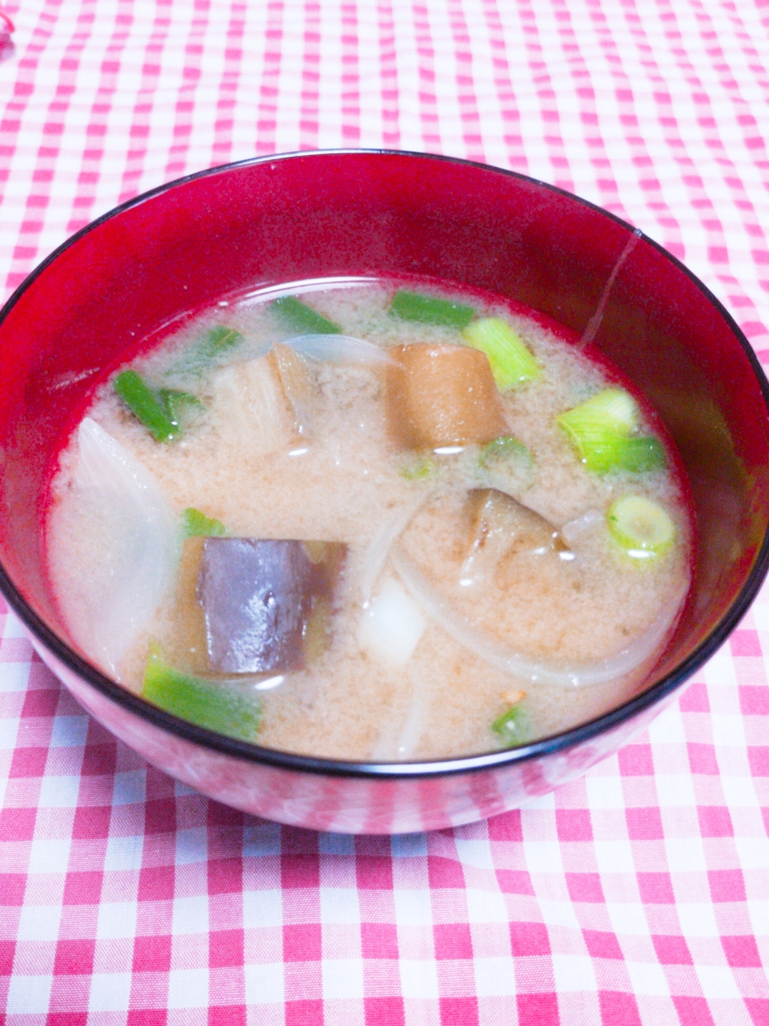 茄子と玉ねぎの味噌汁