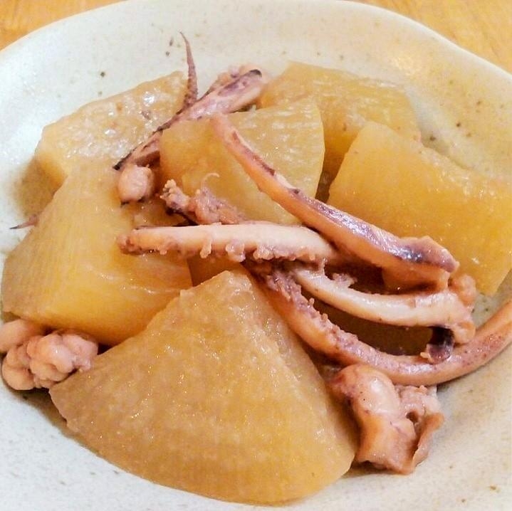 ♪オイスターソースで旨味増す♡いかと大根の煮物♪