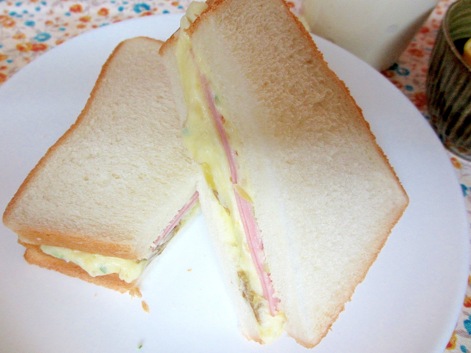 ハムとポテトサラダのサンドイッチ