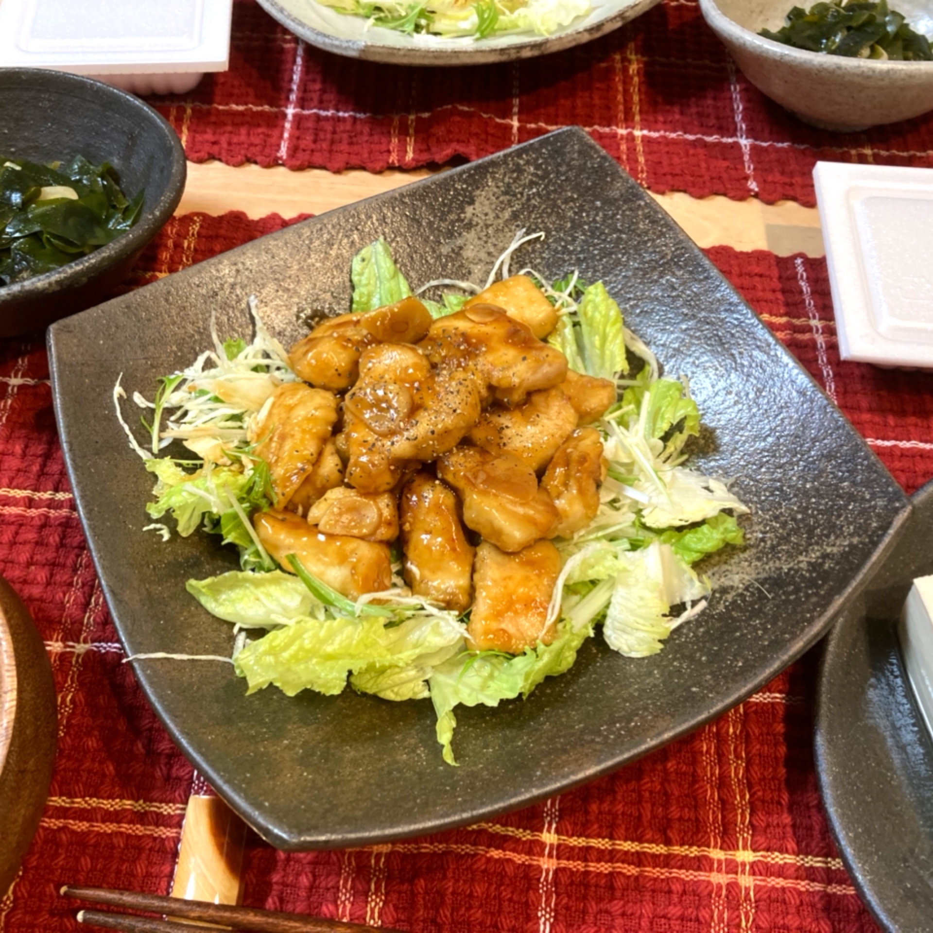 ピリ辛でごはんがすすむ☆鶏むね肉の甘辛焼き