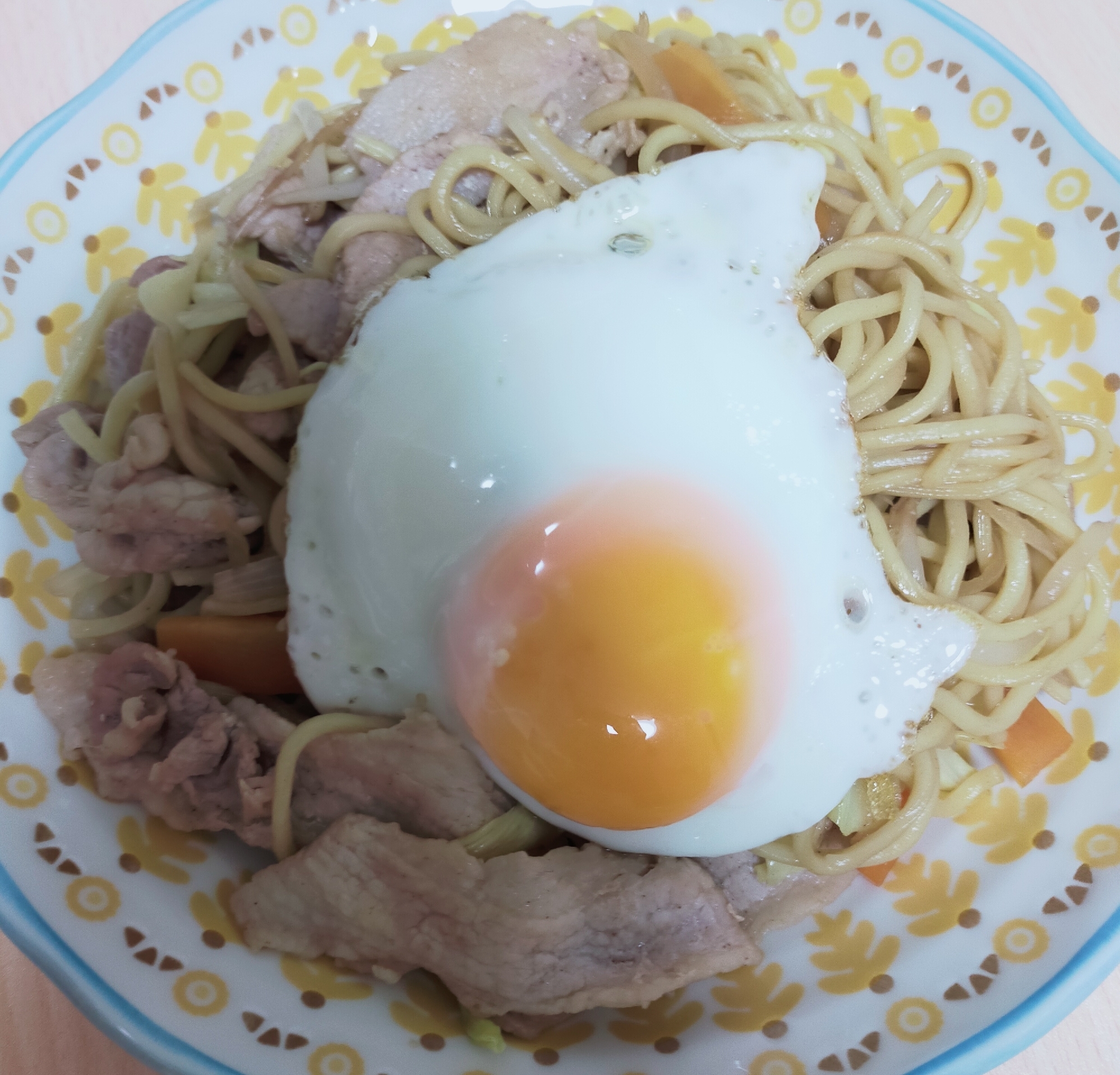 目玉焼き乗せ♪ウスターソースベースで簡単豚焼きそば