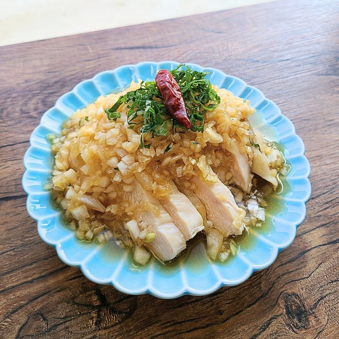 新玉ねぎ香味ソース 蒸しむね鶏※ブライン液使用 レシピ・作り方 by