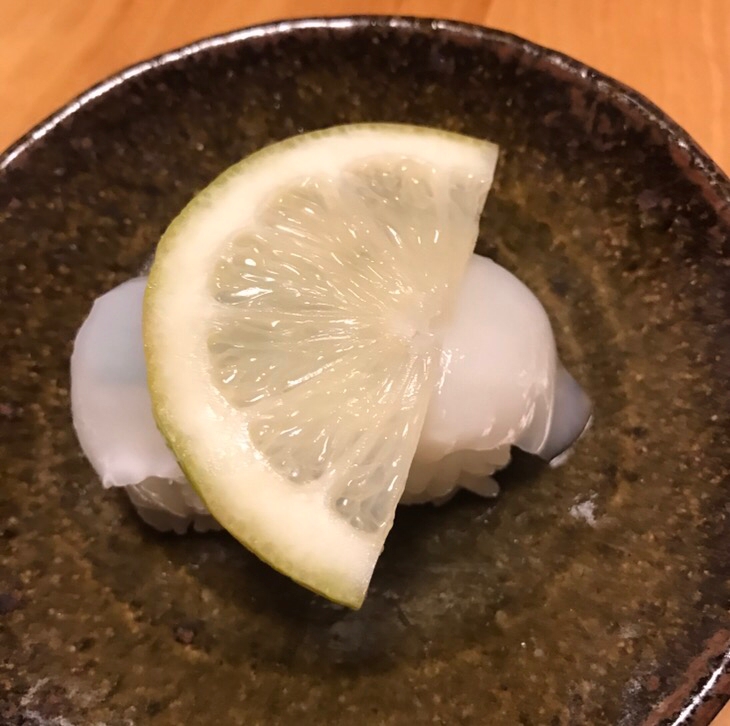 イカのバジルレモン握り寿司