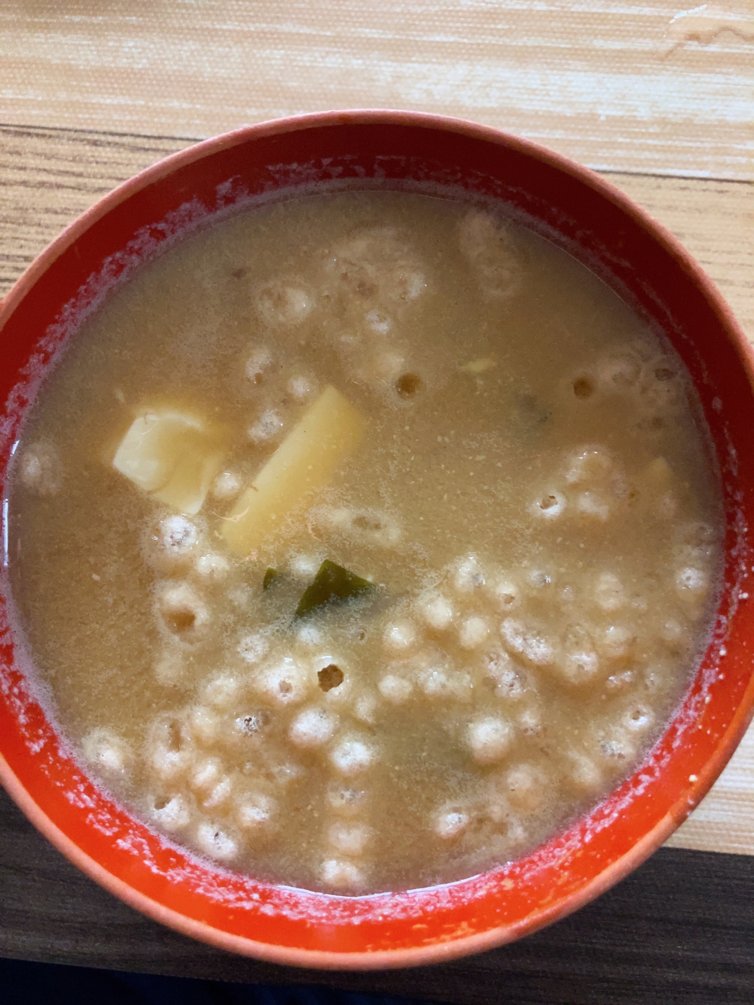 天かすたっぷり豆腐わかめの味噌汁