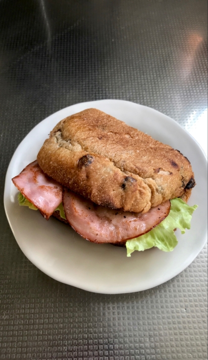 おはようございます♬
パン端とハムで代用ですが朝食にオシャレモーニングレシピありがとうございました(ᵔᴥᵔ)ごちそうさま♡