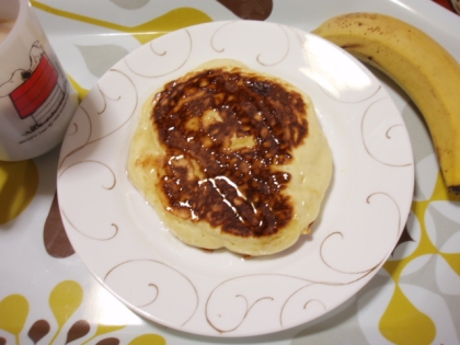 このホットケーキの裏側が遠目で見た時お好み焼きw(゜⊿゜;)wみたいな焼き色。でもふわふわで美味しかったのでこのレシピを私の定番にします(゜∇^d) グッ!!