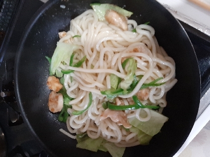 鶏むね肉とキャベツの焼きうどん