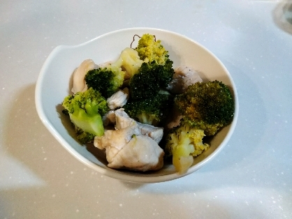 ブロッコリーとそら豆のおろし醤油チキンのグリル焼き