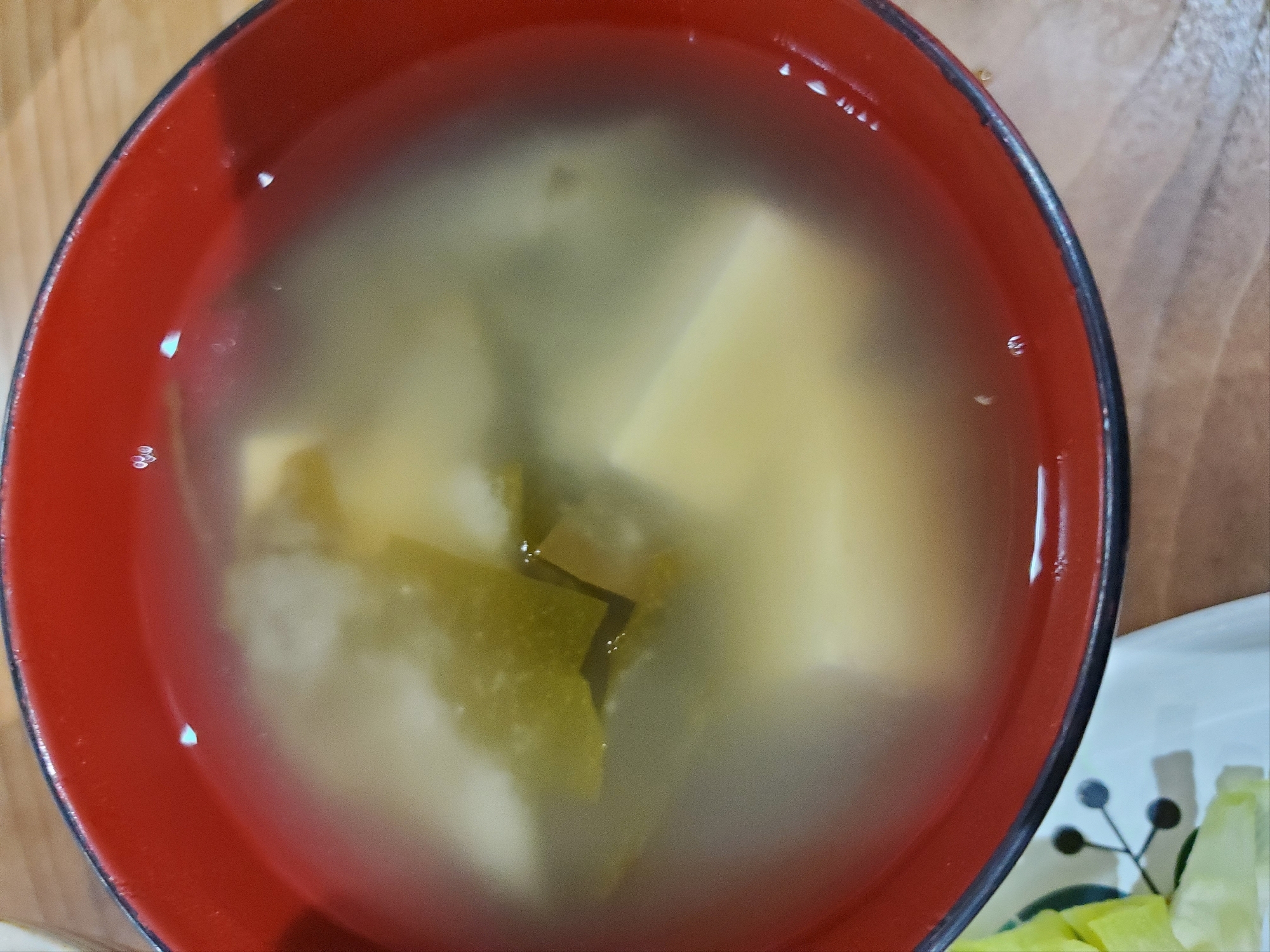 ワカメ、豆腐の味噌汁