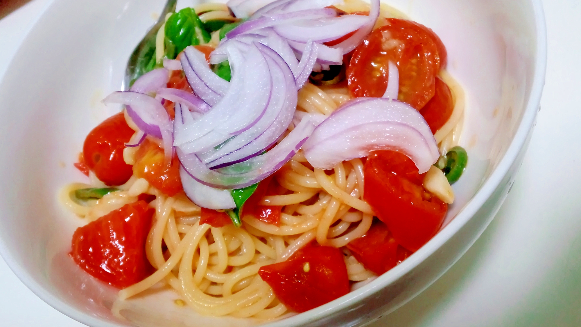 夏レシピ　トマトと青唐辛子の冷たいパスタ