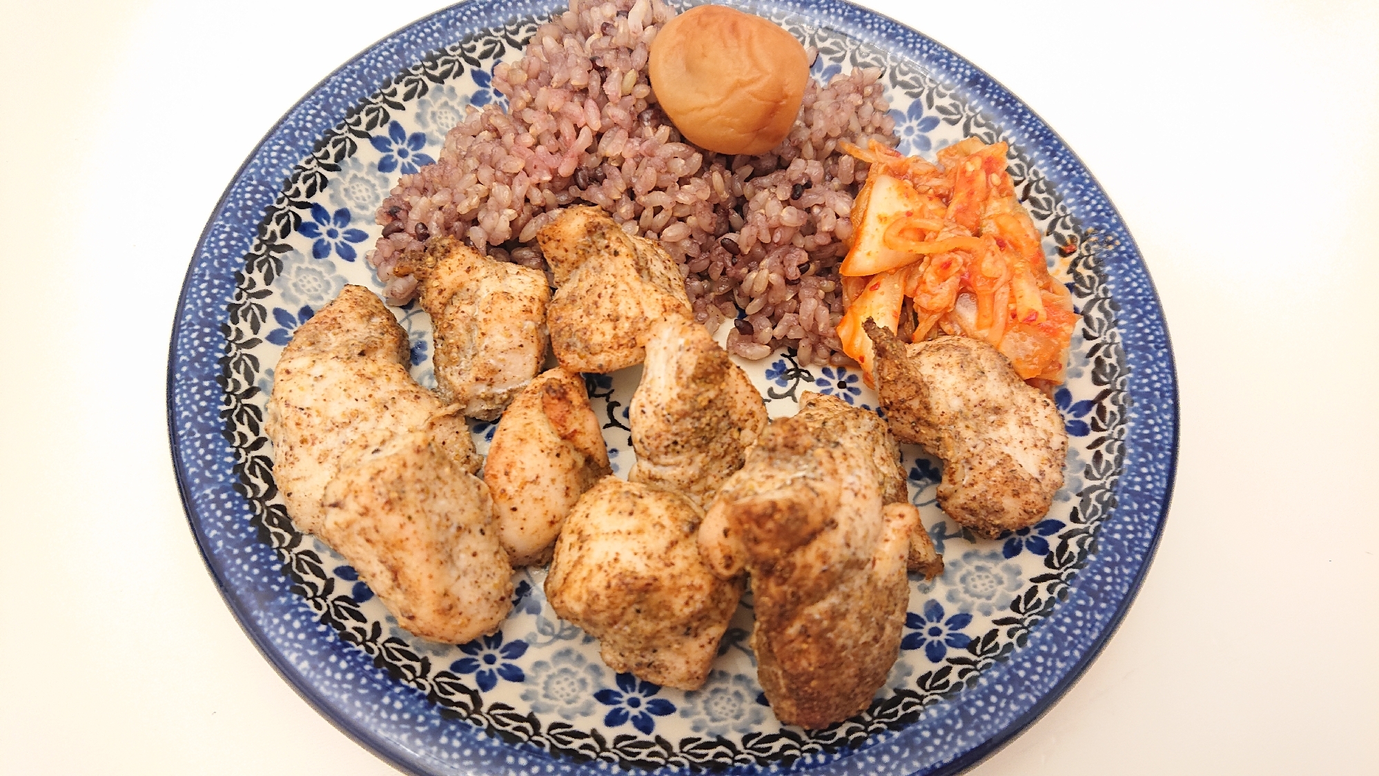 鶏むね肉で 五香粉香る 焼鳥