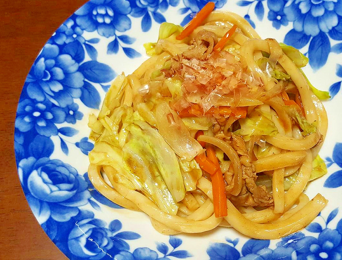 たろうの焼きうどん[国産たまねぎスープ]