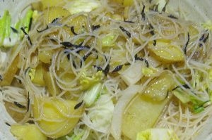 残り野菜あれこれ入れるビーフン炒め