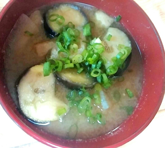 ナスと油揚げのほっこり味噌汁