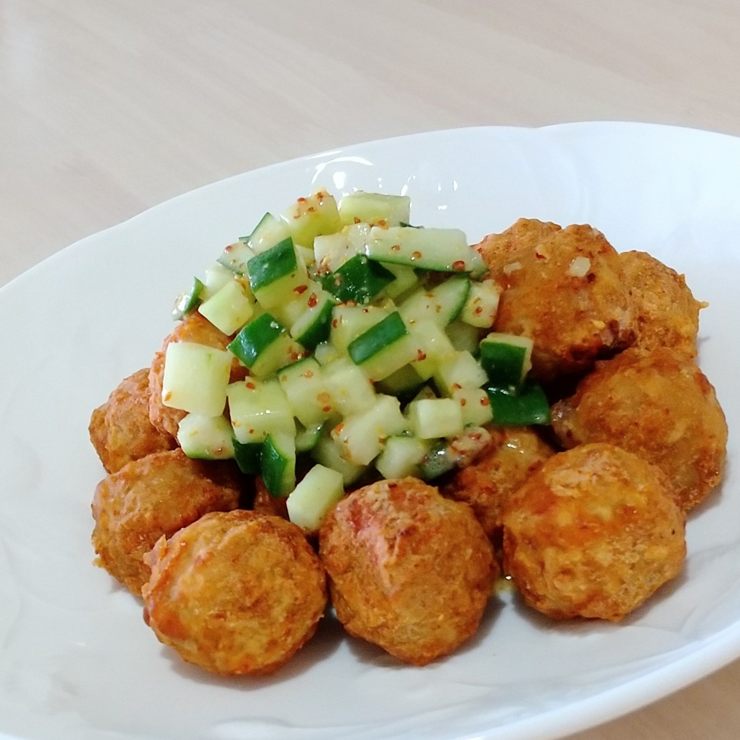 にんにくピリ辛肉だんご