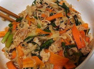 豚肉と玉ねぎにんじんニラきのこ炒め レシピ 作り方 By Umauma555 楽天レシピ