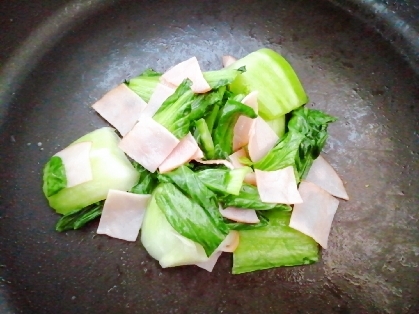 チンゲン菜と生ハム炒め