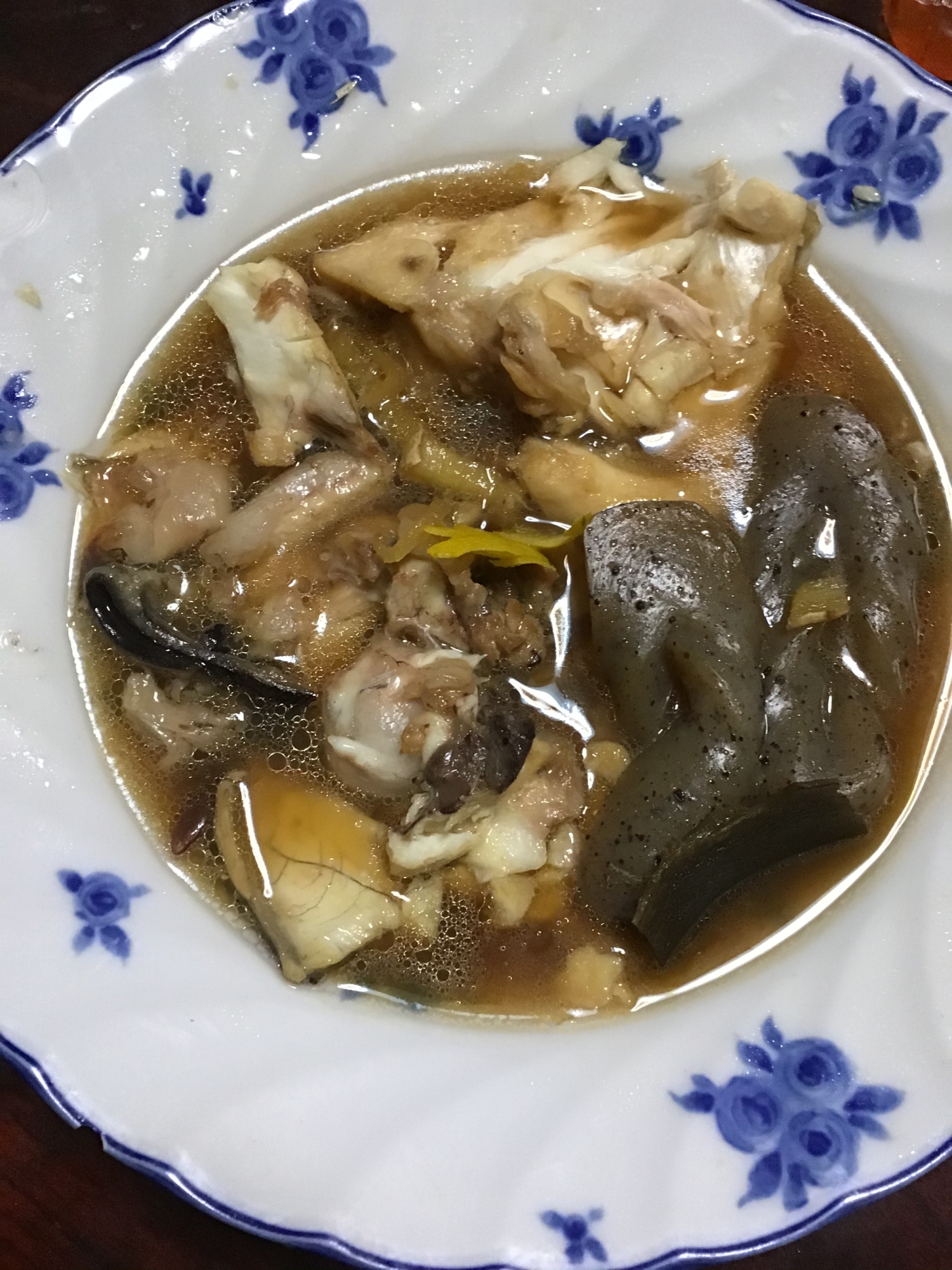 鯛の頭とこんにゃくの麺つゆ煮。