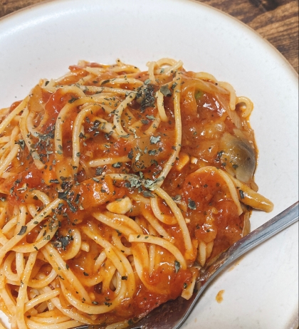 ツナとズッキーニのトマトソースパスタ