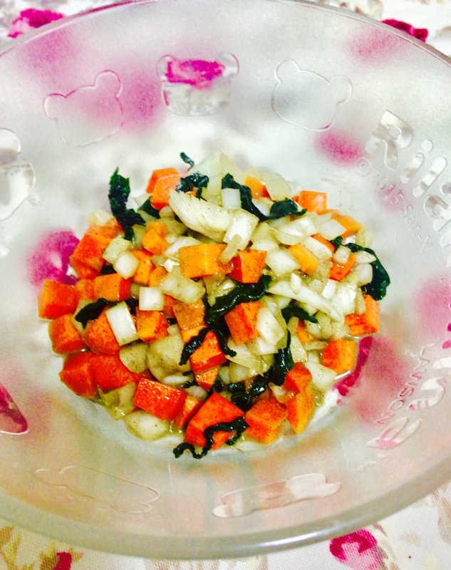 コロコロ野菜とわかめの黒ごまサラダ