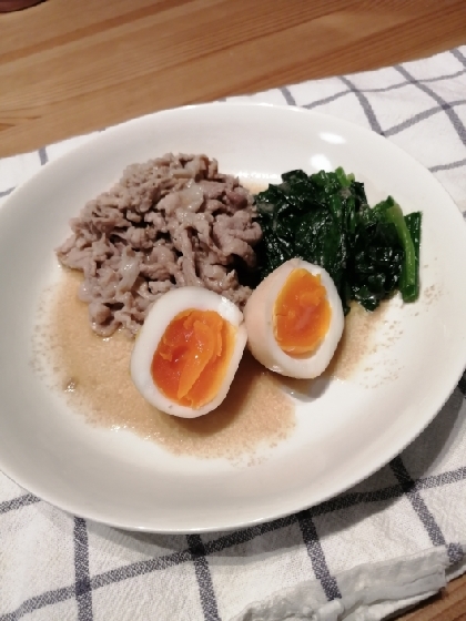 豚肉とゆで卵の煮物