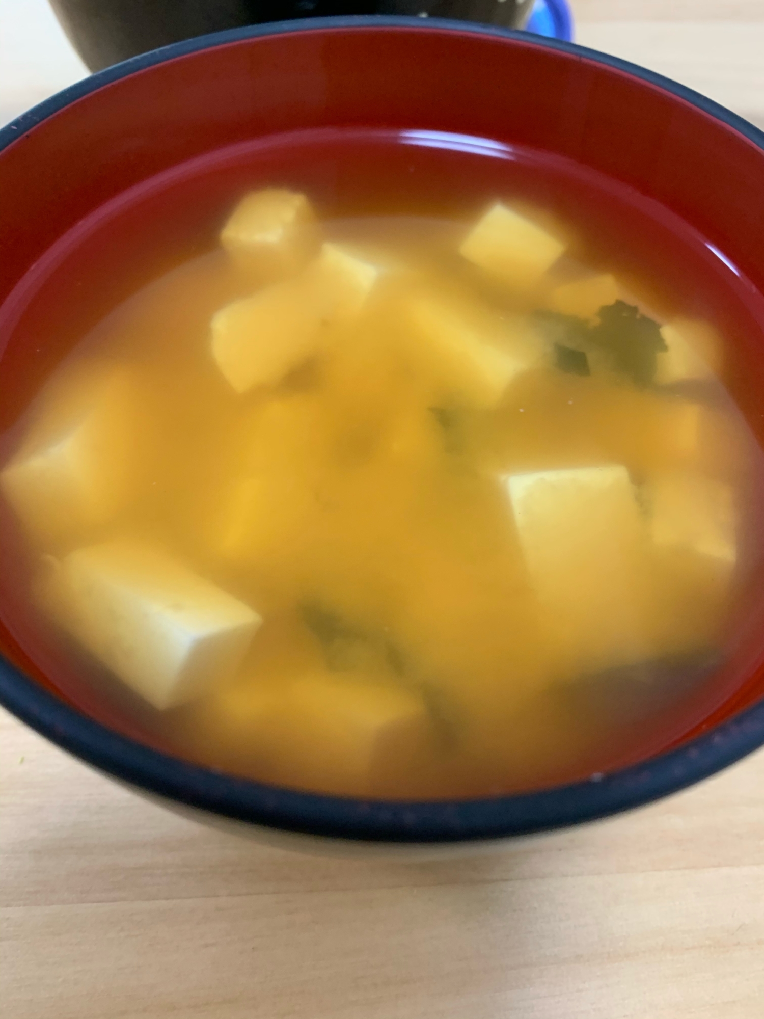 味噌汁の定番！豆腐とわかめのお味噌汁