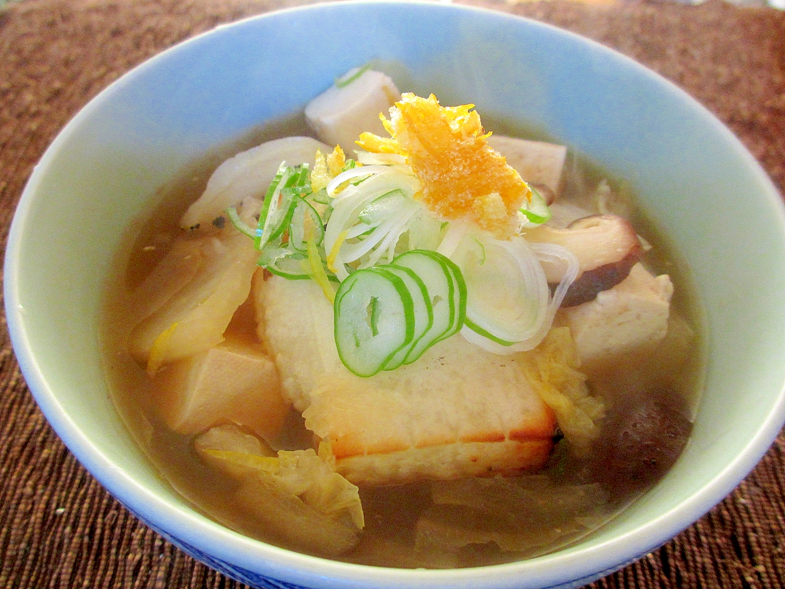 お餅入り白菜と豆腐のお吸い物