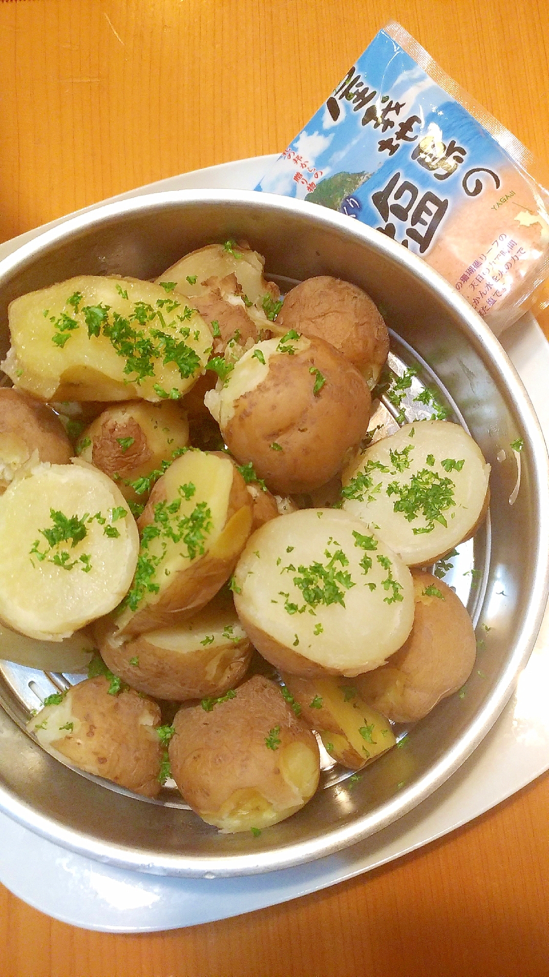 圧力鍋で簡単☆パセリ塩で食べる蒸しポテト