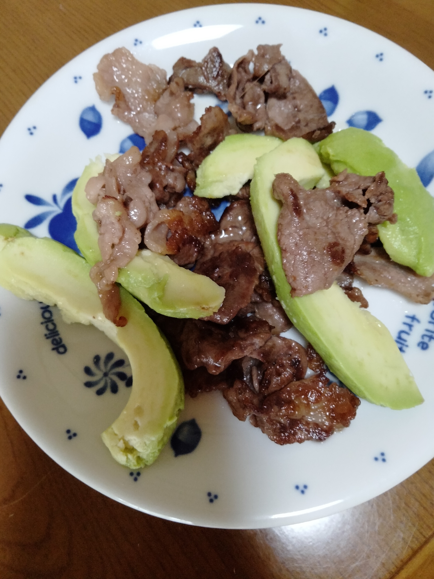 アボガド牛肉のバター塩炒め。