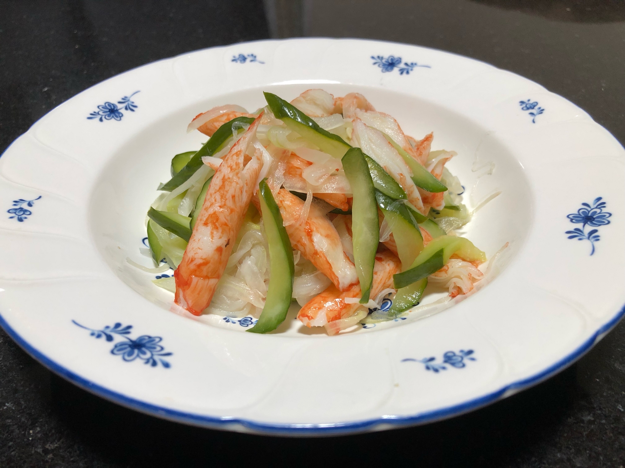 カニ酢で簡単味付け、カニカマときゅうりの和え物